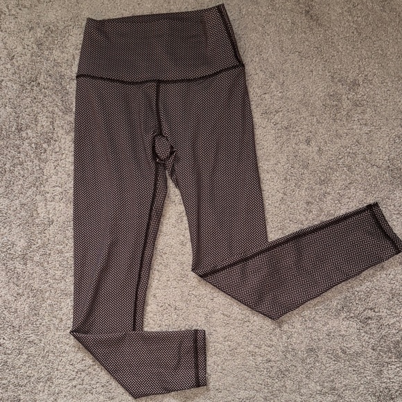 Fleo Pants - FLEO small chevron leggings brown tan women’s workout athletic gym running